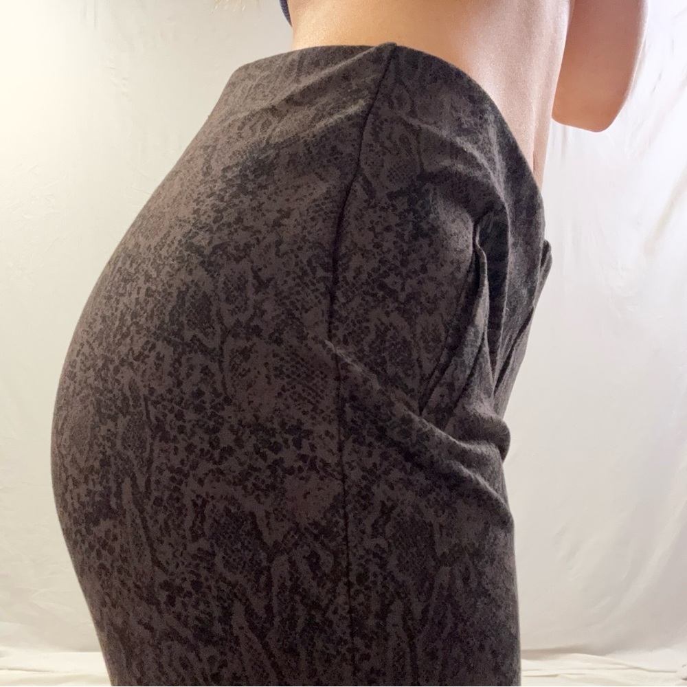 Fitted Snake-Print Pencil Skirt - Charcoal Gray